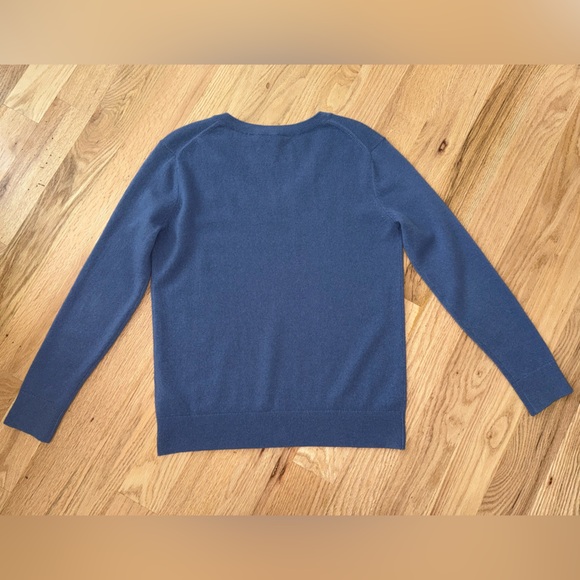 VINCE 100% Cashmere Weekend V-Neck Cashmere Sweater in Arroyo Blue Size XS - Picture 3 of 9